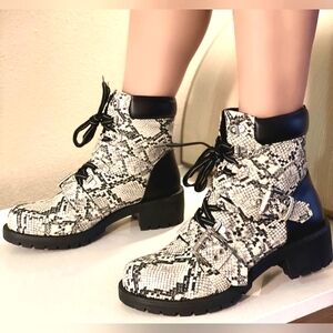 🆕️ NWOT Qupid Snakeskin Boots Size 8